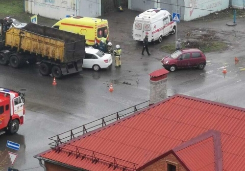 В Омске случилась страшная авария с участием большегруза