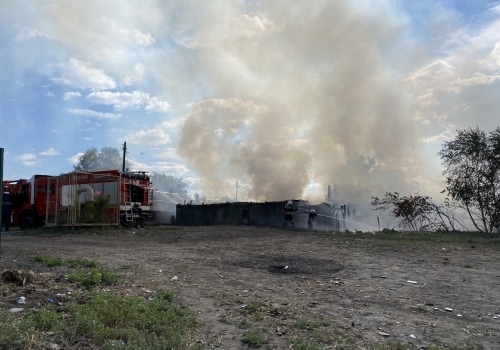 В Омске, на Линиях рядом с магистральным газопроводом горело несколько частных домов