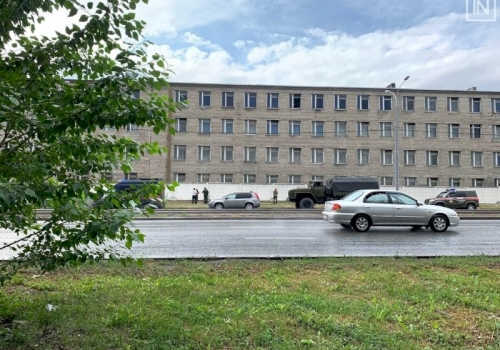 Солдат из Омска погиб в Екатеринбурге, выпав из окна