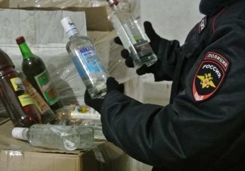 В Омской области «накрыли» магазин с нелегальным алкоголем и табаком