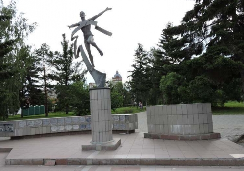Анонимный меценат выделил 1.5 млн. на реконструкцию скульптуры «Марафонец» в центре Омска