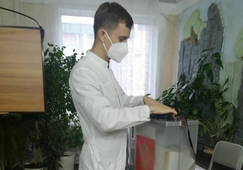 В Омской области пациенты «красной зоны» смогли проголосовать в больнице