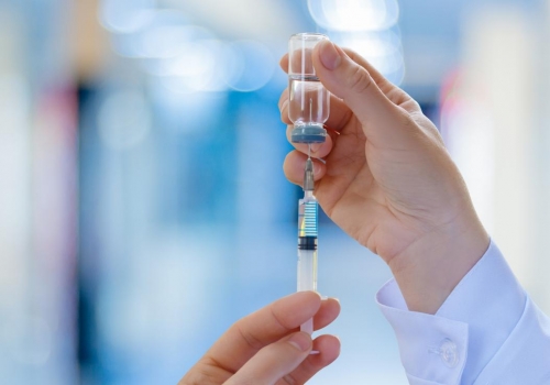В России исследуют одновременное применения вакцин от коронавируса и гриппа
