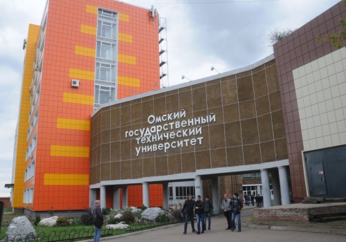 Губернатор Бурков ищет точки «сдерживания оттока молодежи» из Омска