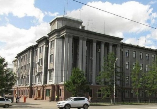 Пятнадцать лиственниц вырубят в центре у здания омского УФСБ