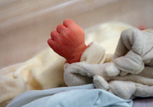 В Омске в 2021 году впервые за шесть лет выросло число новорожденных