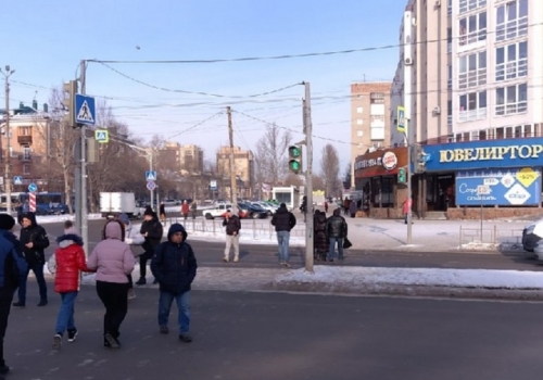 В Омске у «Кристалла» для пешеходов сделали однофазный переход