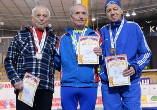 Возраст спорту не помеха: омские конькобежцы взяли золото на чемпионате страны