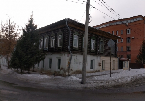 Омские общественники и жильцы дома на Сенной пытаются отстоять здание