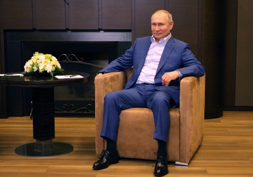 Путин поручил отныне продавать газ Западу за рубли