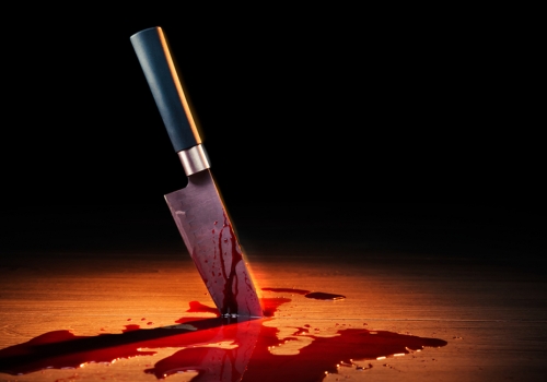 В Омске молодая подруга пырнула ножом мужчину