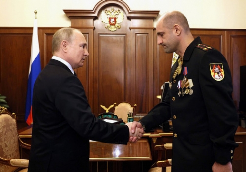 Путин встретился с отцом комбата «Спарта», в честь которого назовут улицу в Омске