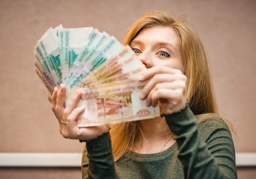 В Омске снова выросла средняя номинальная зарплата
