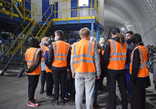 Более 600 человек посетили мусоросортировочные заводы в Омске с начала 2022 года