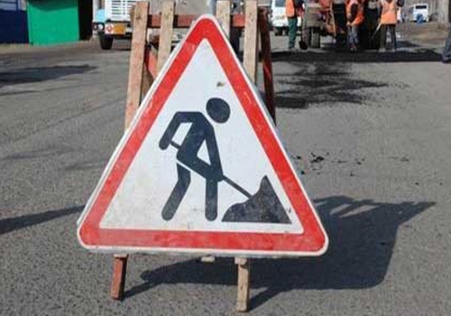В Омской области сотрудников сельской администрации заподозрили в выплате 4 млн за незавершенный ремонт дороги