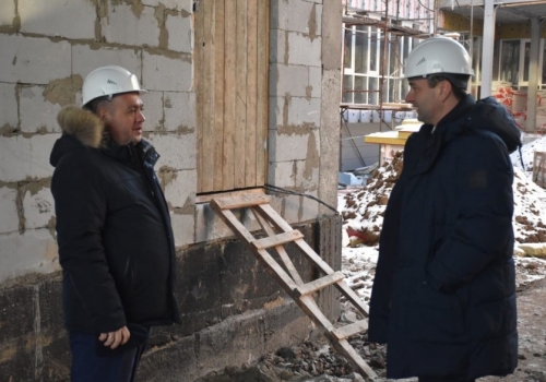 Омское отделение «Единой России» проверило строительство школы в Горьковском районе