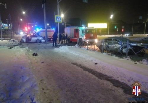 Ночью в центре Омска в ДТП погиб мужчина