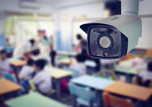 В шести школах Омской области установлено видеонаблюдение