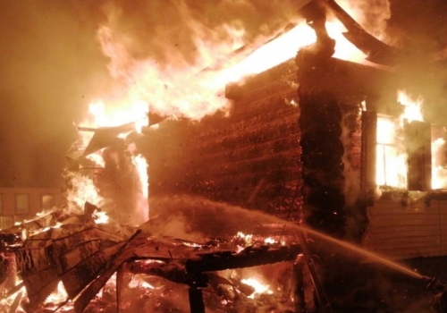 В селе Чернецовка Омской области во время пожара сгорели двое мужчин