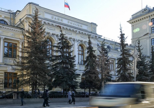 Банк России обязал банки использовать только российские сервисы при внутренних переводах