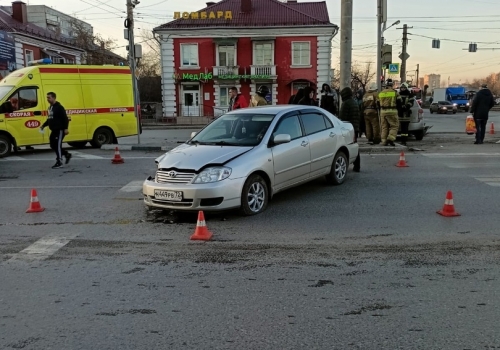 «Тойота» сбила девушку-пешехода в центре Омска