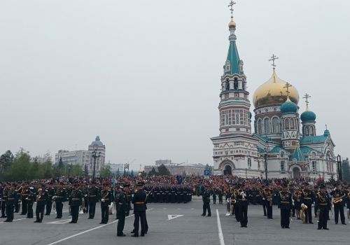В Омске на Соборной площади прошёл парад Победы