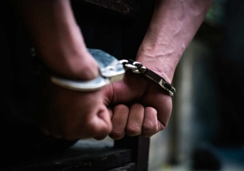 Полицейские в Омске задержали оптового наркокурьера с большим количество «синтетики»