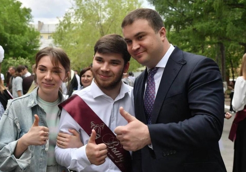 Омские школьники снимали Хоценко на телефон