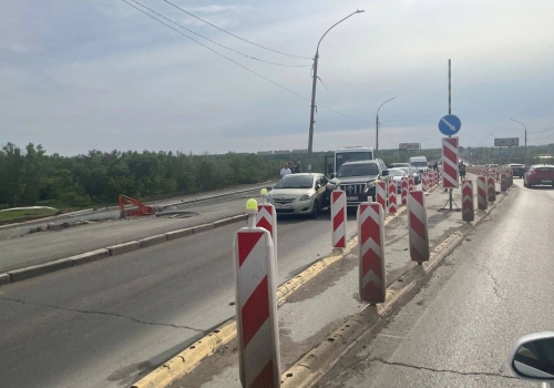 Ленинградский мост встал из-за аварии — люди идут пешком