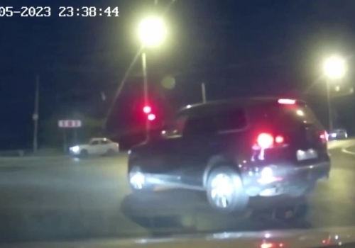 Омским полицейским снова пришлось стрелять по колёсам автомобиля с пьяным водителем