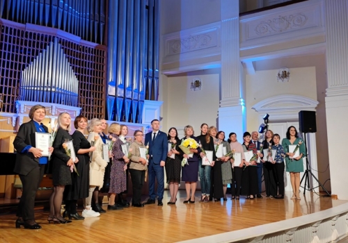 Власти Омской области наградили лучших педагогов дополнительного образования в сфере культуры и искусства