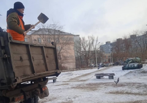 Омские дорожники в борьбе с гололедом израсходовали 410 тонн пескосоляной смеси