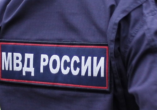 На Московке полицейские случайно поймали угонщика — они хотели помочь ему, когда авто застряло
