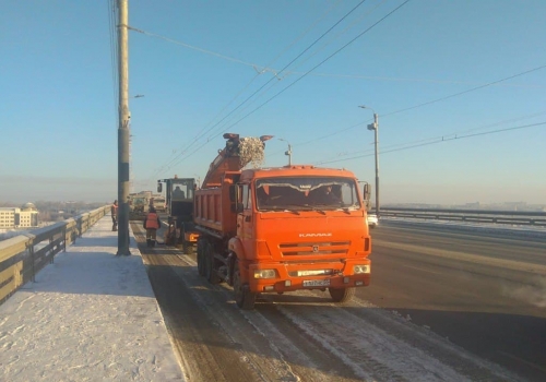 В Омске собираются привлечь дополнительную спецтехнику для вывоза снега
