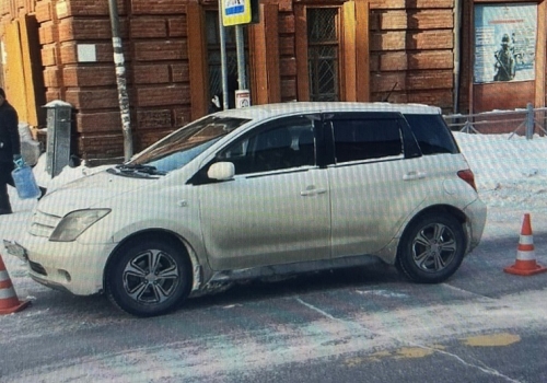 В центре Омска автоледи на иномарке сбила девочку