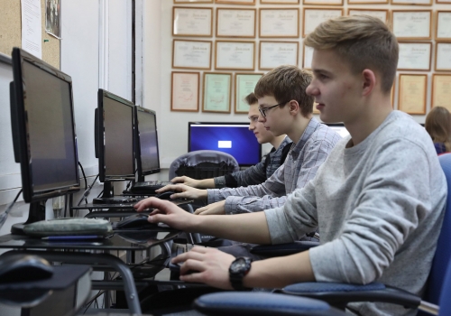 Юных омичей приглашают на курсы программирования «Код будущего»
