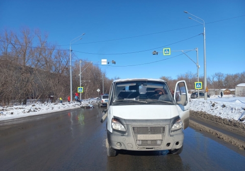 В Омске на Красноярском тракте мужчина погиб от удара грузовой «Газели»