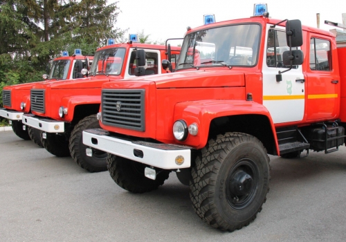 Для омских лесхозов закупят еще три пожарных автоцистерны
