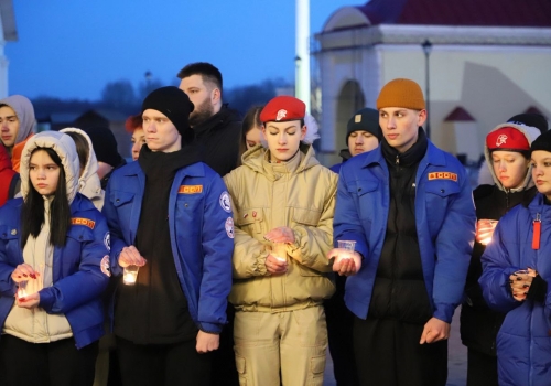 «Скорбящих много, и мы вместе»: как в Омске почтили память погибших в «Крокусе»