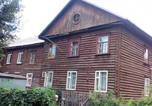 В Омске не могут расселить жильцов опасного 70-летнего дома