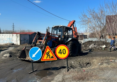 Омские дорожники взялись за ремонт неисправной ливневки на Жуковского