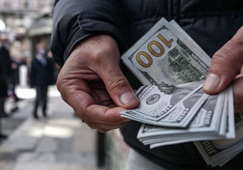 В Омске валютчика посадили на 2 года