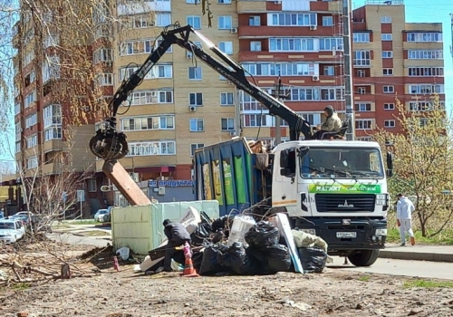 «Магнит» в праздники вывез мусор после субботников с нескольких тысяч омских дворов