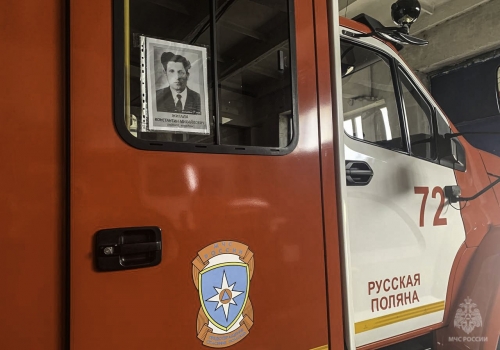 Омские спасатели размещают портреты дедов-фронтовиков на служебных машинах