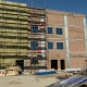 Новое здание будущей поликлиники в Октябрьском округе Омска уже утепляют