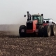 Обработка почвы для посевов в Омской области почти закончилась