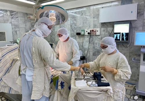 Омская БСМП-1 будет помогать стахановским врачам лечить военных и гражданских
