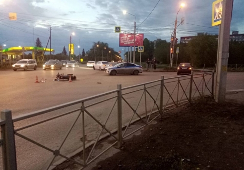 В Омске «Тойота» сбила несовершеннолетнего мотоциклиста на повороте