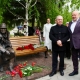 Полежаев и Шелест открыли в Омске памятник поэту Кутилову