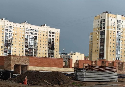 Стройплощадку школы в омском микрорайоне «Серебряный берег» передали новому подрядчику